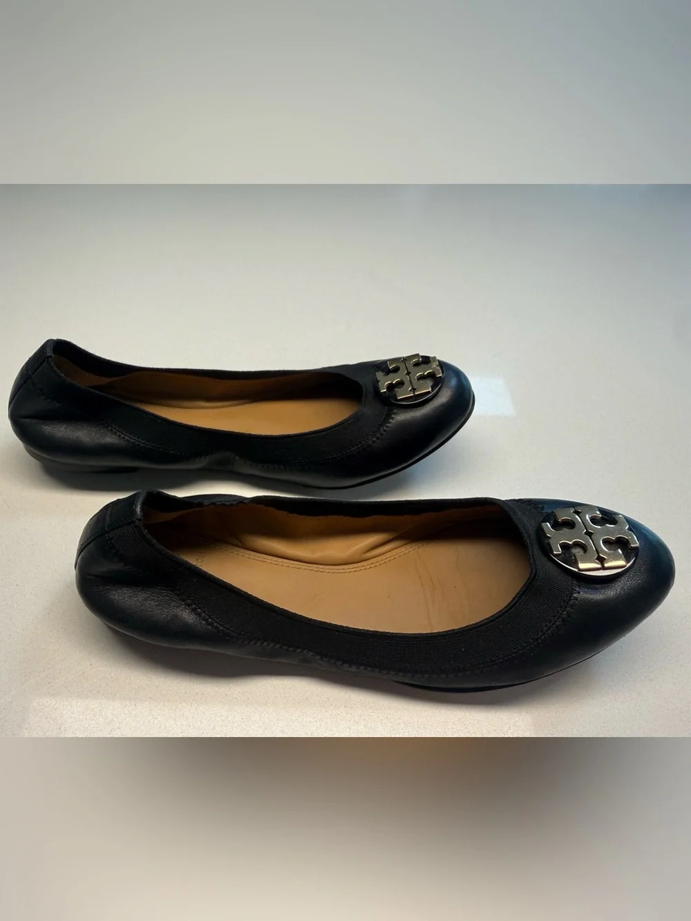 TORY BURCH Black Claire Elastic Ballet Flat with Gold Logo - Size 6.5